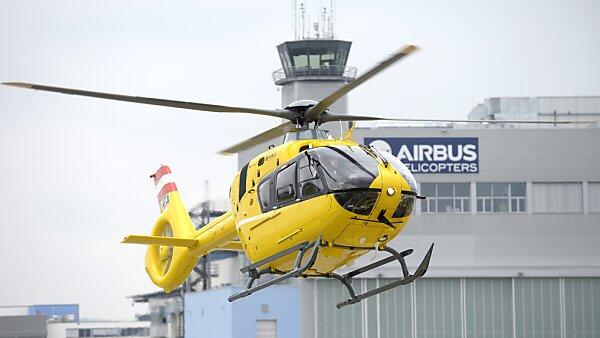 Ein Hubschrauber brachte den Mann in ein Spital