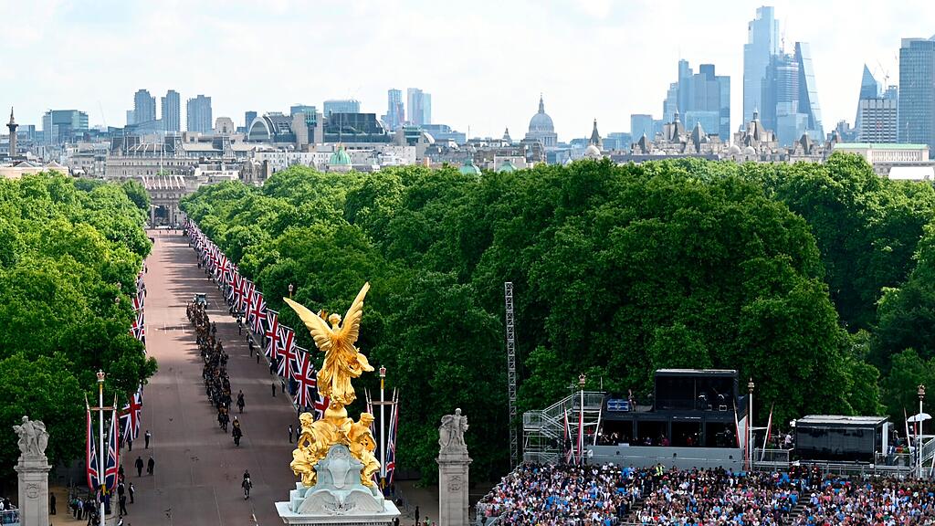 Queen feiert 70 Jahre Thronjubil\u00e4um
