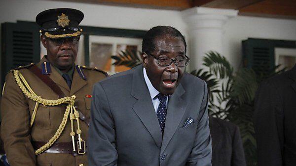 Umstrittener Wahlsieg von Präsident Robert Mugabe