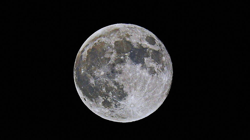 Super-Vollmond und Komet strahlen über Salzburg