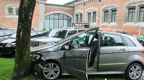 Die beiden Autoinsassen wurden glücklicherweise nur leicht verletzt.