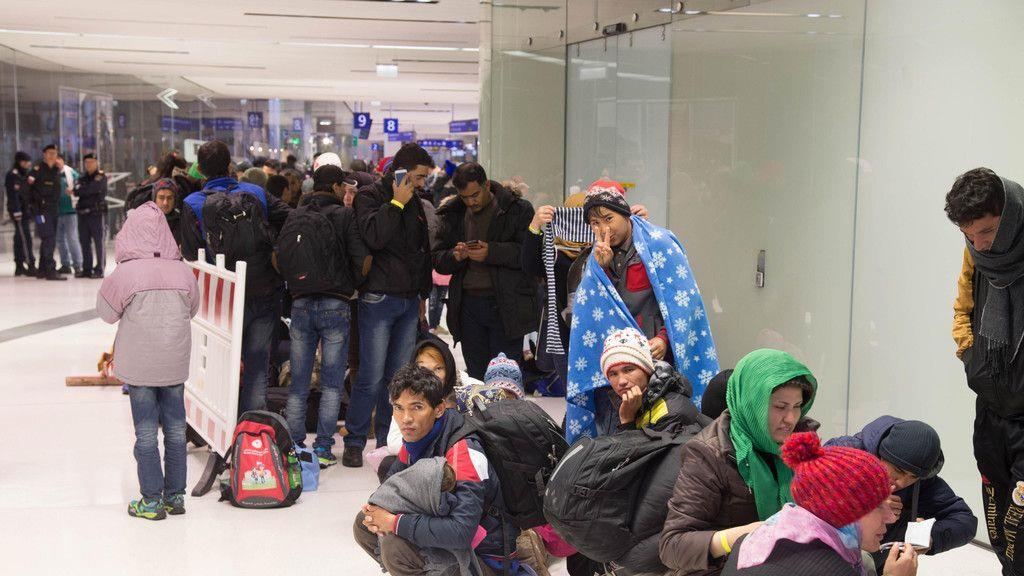 Flüchtlinge am Donnerstag am Salzburger Hauptbahnhof