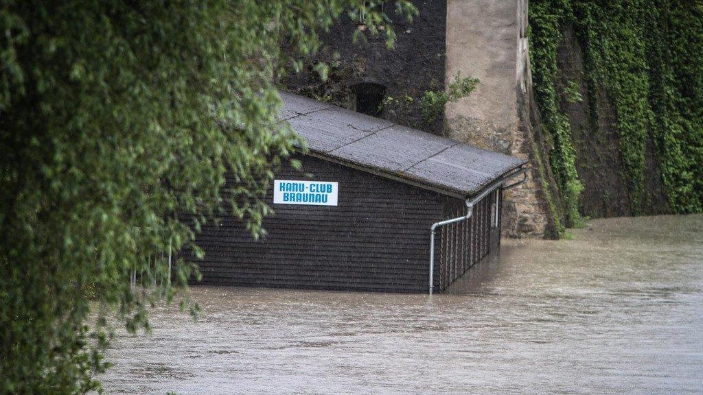 Hochwasser: Abtransporte im Kraftwerk Braunau