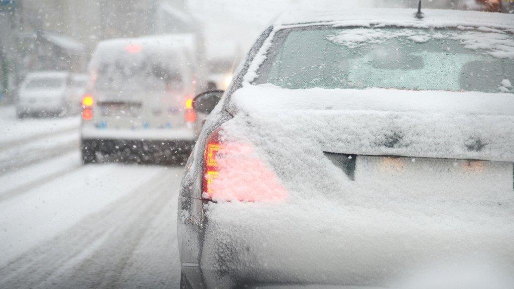 Schnee sorgt für Unfälle und Verkehrschaos: Schneefälle wollen nicht enden