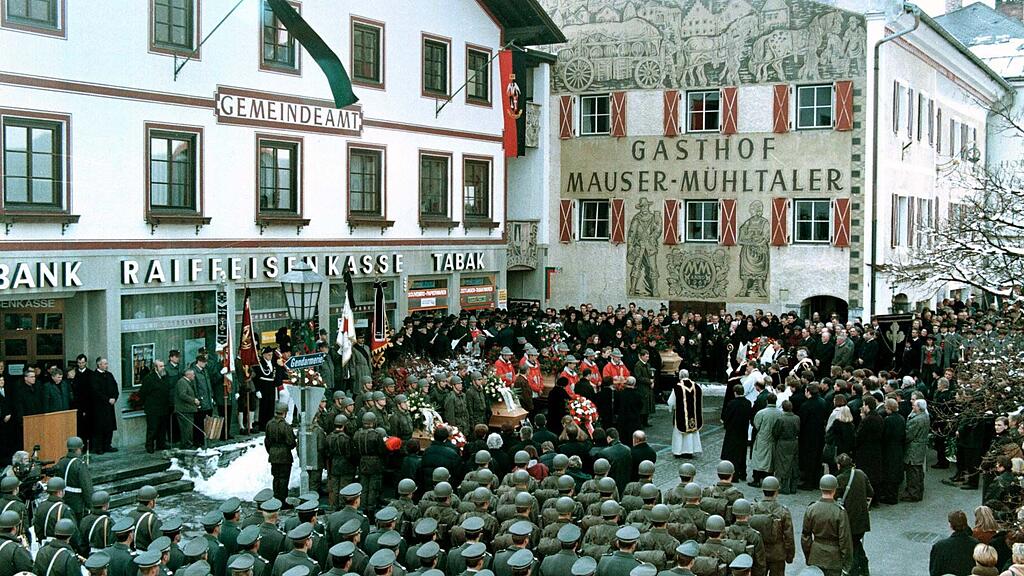 Eine Woche nach der grausamen Bluttat fand eine Trauerfeier in Mauterndorf statt.