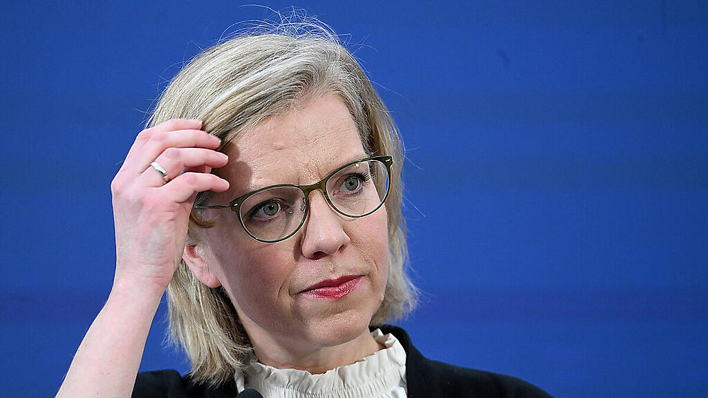 Gewessler wird von ÖVP-Abg. in Sachen Wolf scharf kritisiert.