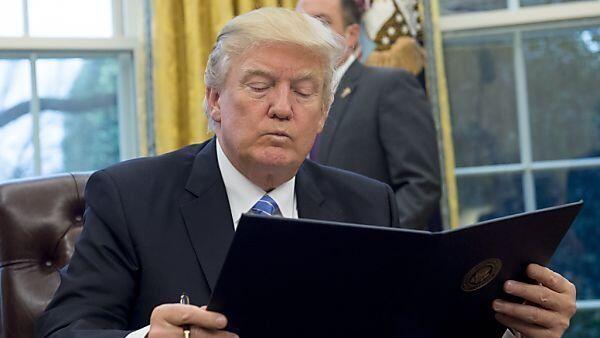 Der Gegenwind gegen den neuen US-Präsidenten flaut nicht ab