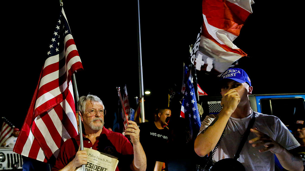 Proteste vor Donald Trump-Anwesen
