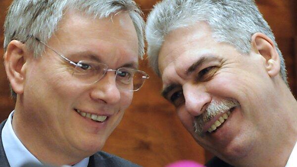 Die Minister Stöger und Schelling nehmen an den Gesprächen teil
