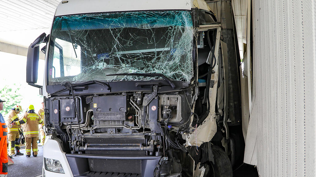 Schwerer Lkw-Unfall in Bergheim