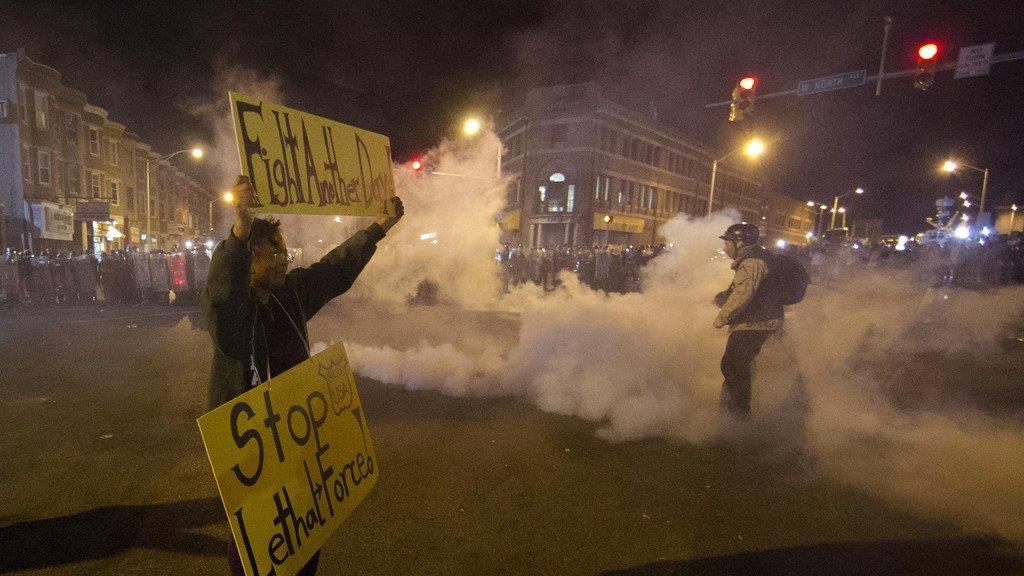 Hunderte trotzten nächtlicher Ausgangssperre in Baltimore