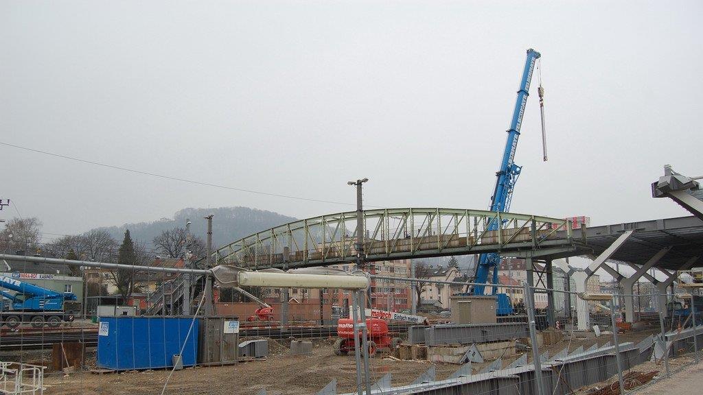 Fußgängerbrücke abgetragen