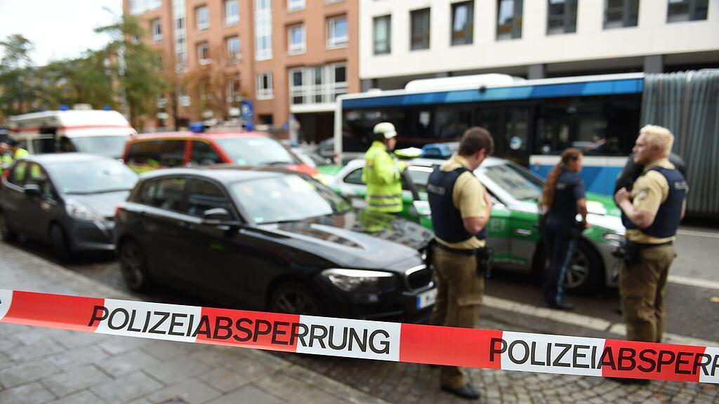 Mit einem Messer attackierte ein Mann mehrere Personen in München.