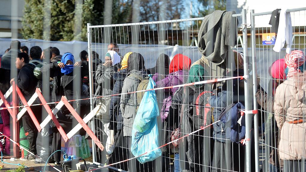 Die Gerüchteküche um Flüchtlinge und Asylwerber brodelt - auch in Salzburg.