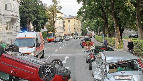 Pkw auf dem Dach