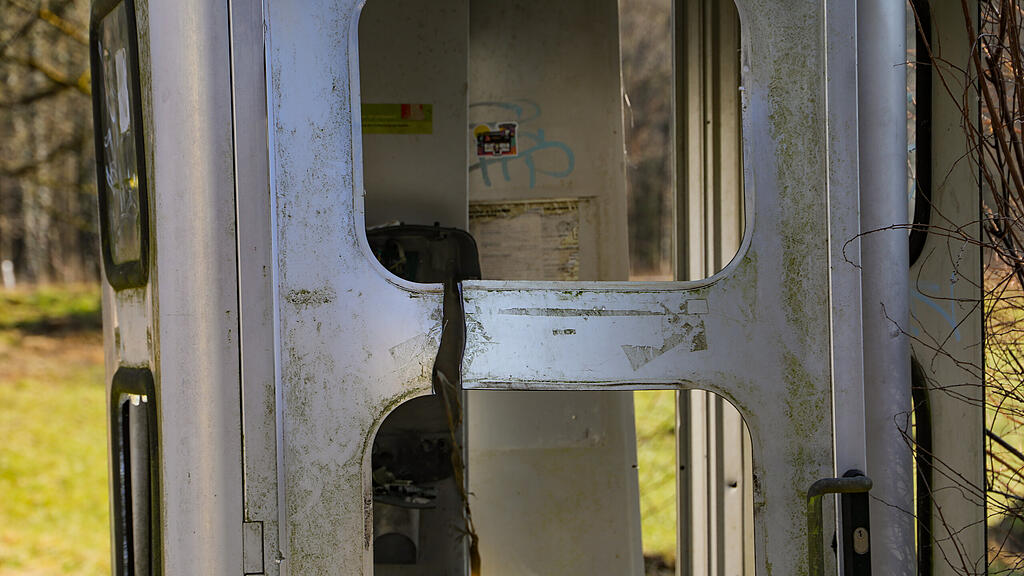 Telefonzelle Gneis
