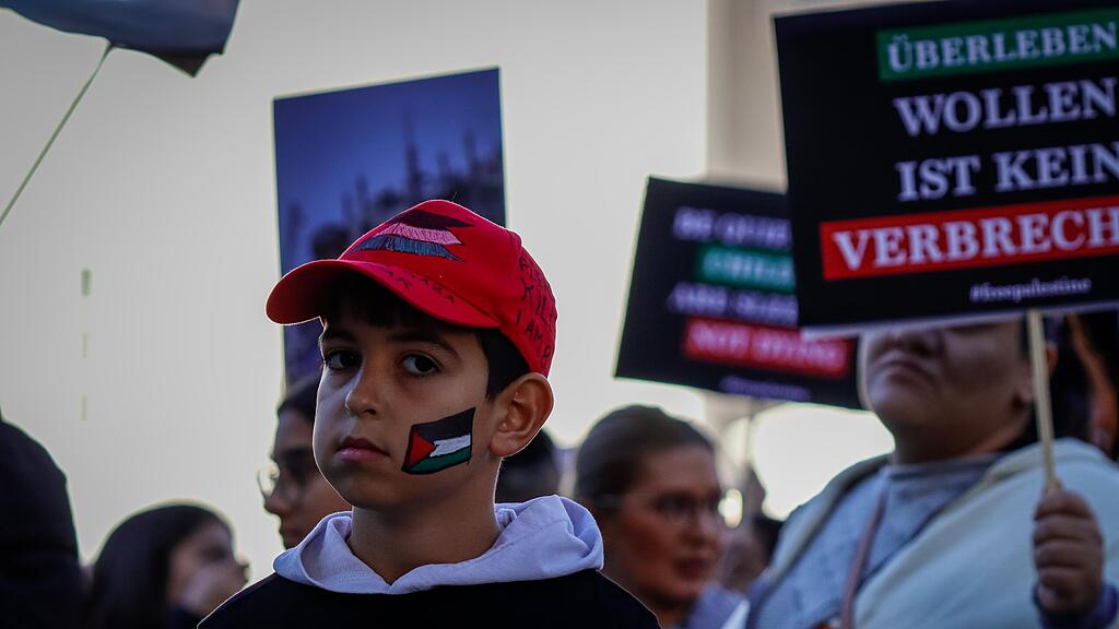 Demo in Salzburg f\u00fcr Bewohner von Gaza