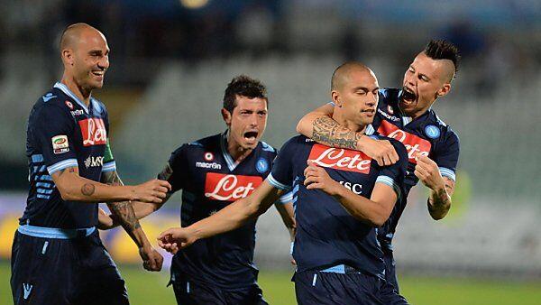 Torjubel bei Napoli-Spielern nach dem 1:0