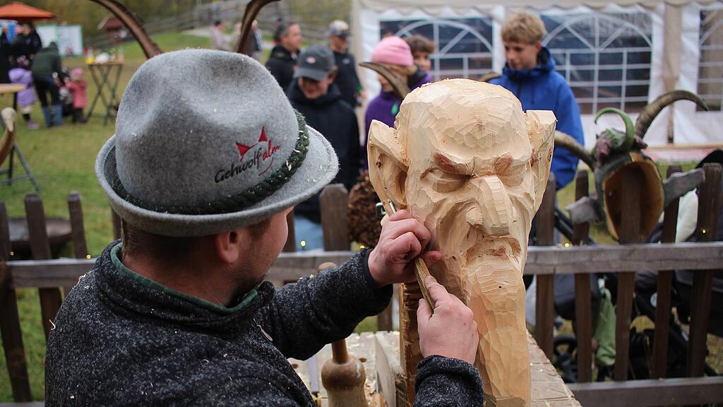 Maskenausstellung "Grossarler Gschlacht"