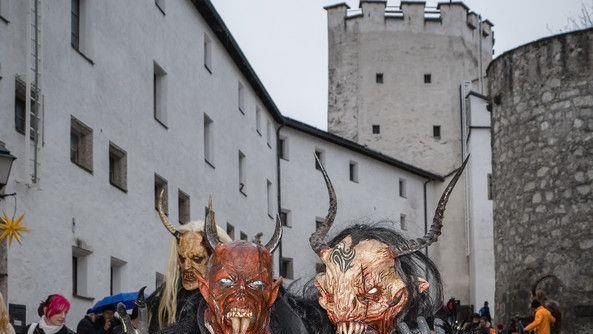Stefani-Perchten auf der Festung