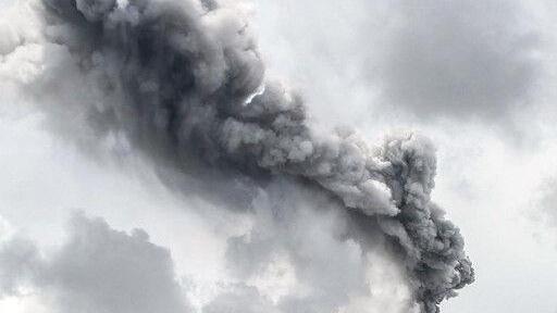 Vulkan Sinabung spuckt Rekordmenge Asche und Gas aus