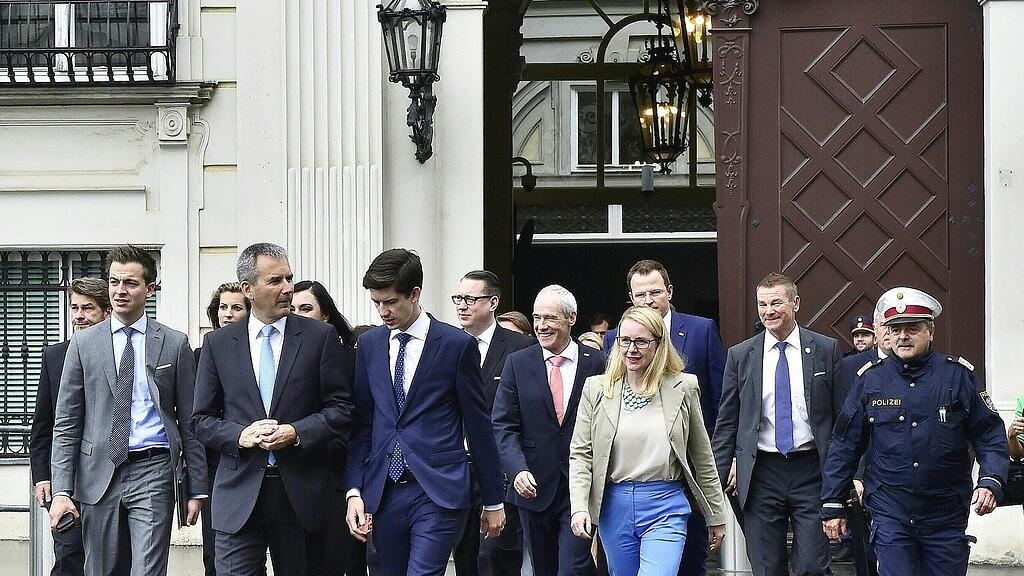 AMTSENTHEBUNG DER REGIERUNG DURCH DEN BUNDESPR\u00c4SIDENTEN