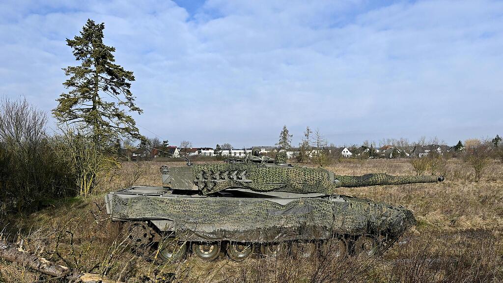Vorf\u00fchrung mit Leopard-Kampfpanzer in Wels