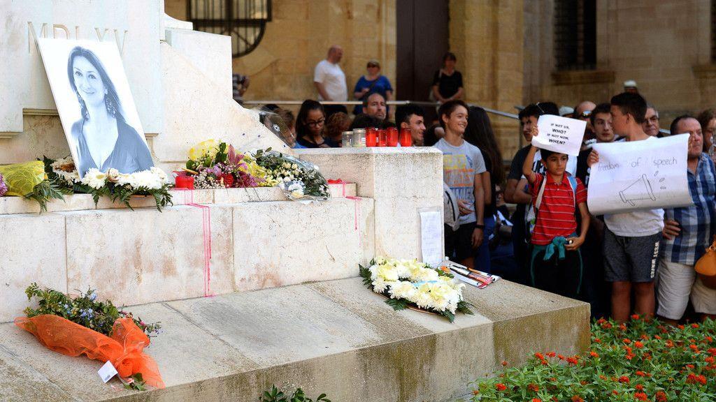 Mega-Demo nach Mord an Journalistin auf Malta