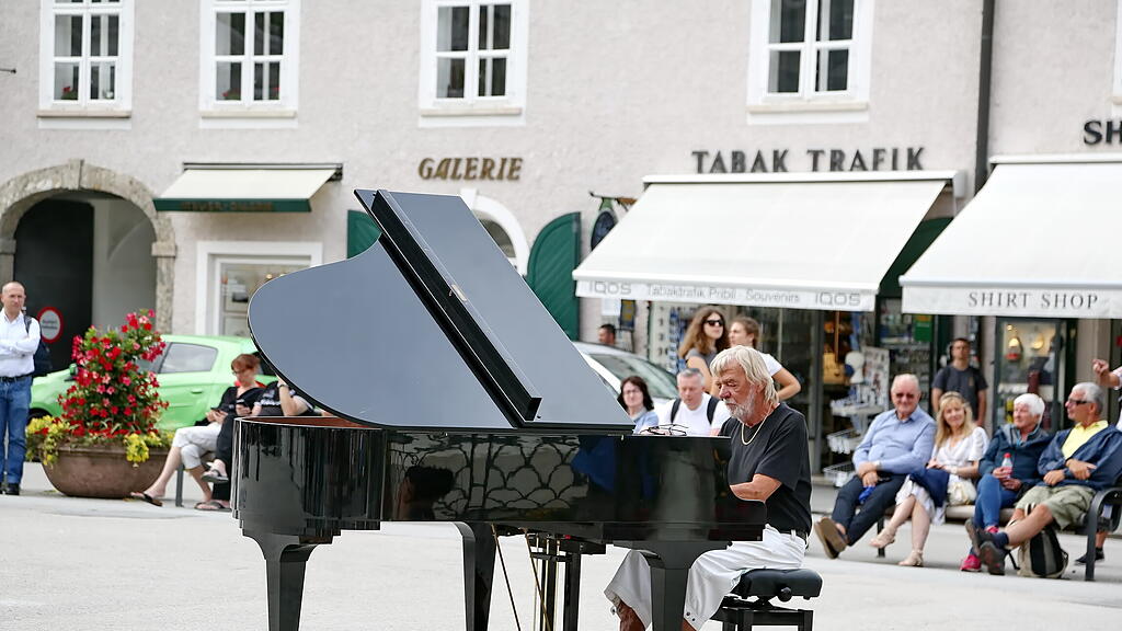 Open Piano Mozartplatz