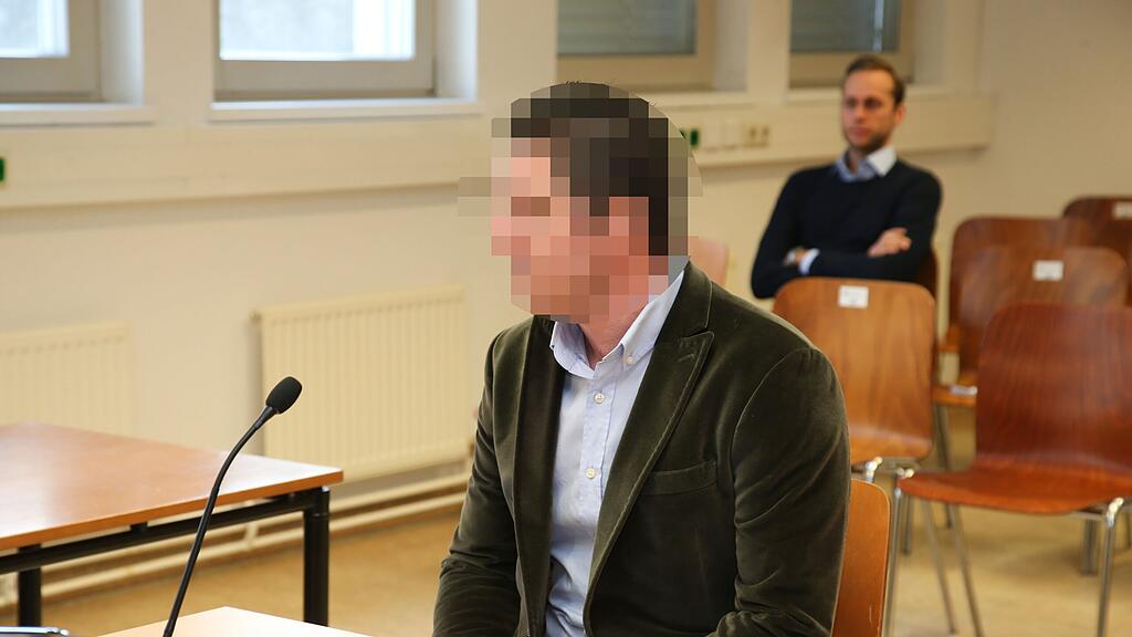 Wegen angeblicher Bombendrohung könnte der Angeklagte bis zu drei Jahre Haft ausfassen.