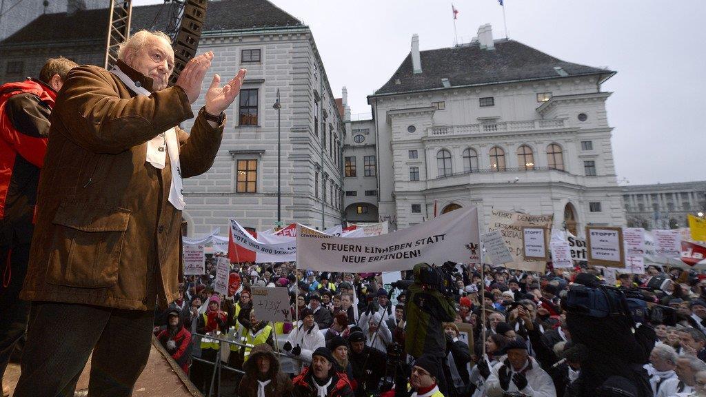 Beamte demonstrieren in Wien