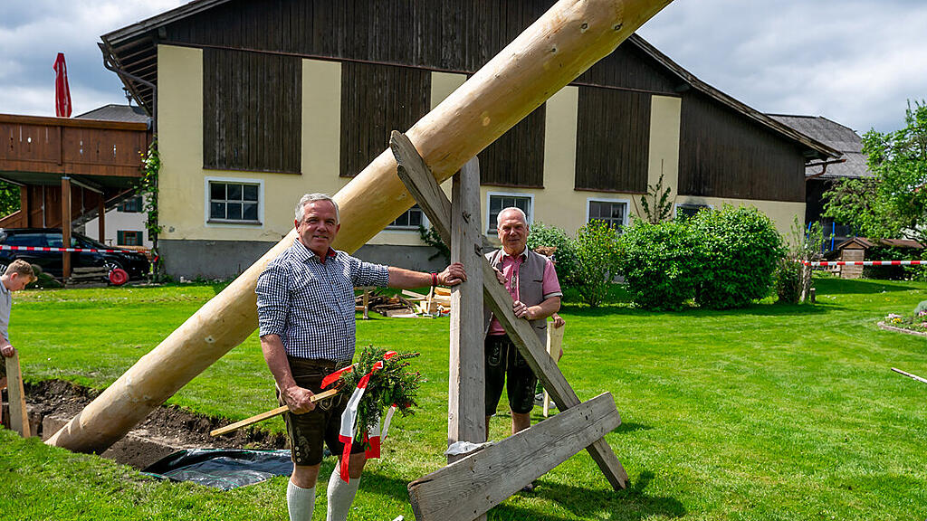 Maibaumaufstellen in Viehhausen