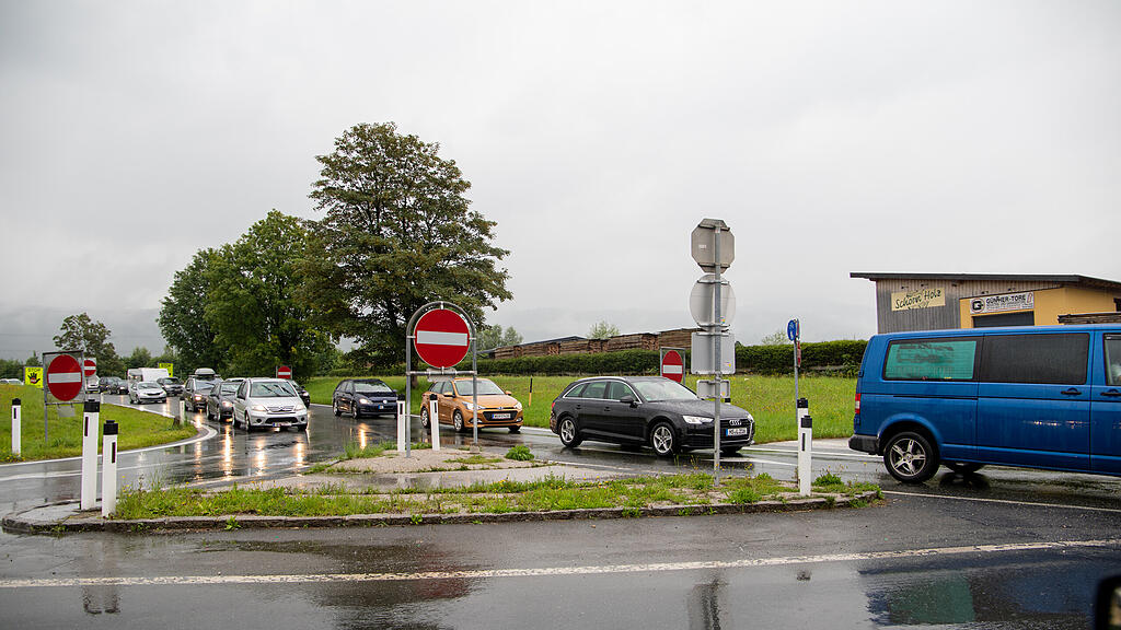 Abfahrtssperren, A10, Stau, Reiseverkehr, B159