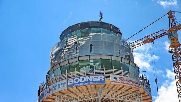 Tower wird verglast
