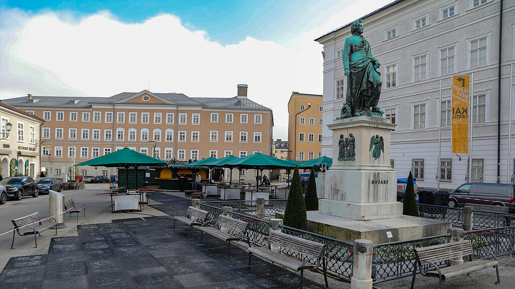 Aufbau Eiszauber am Mozartplatz