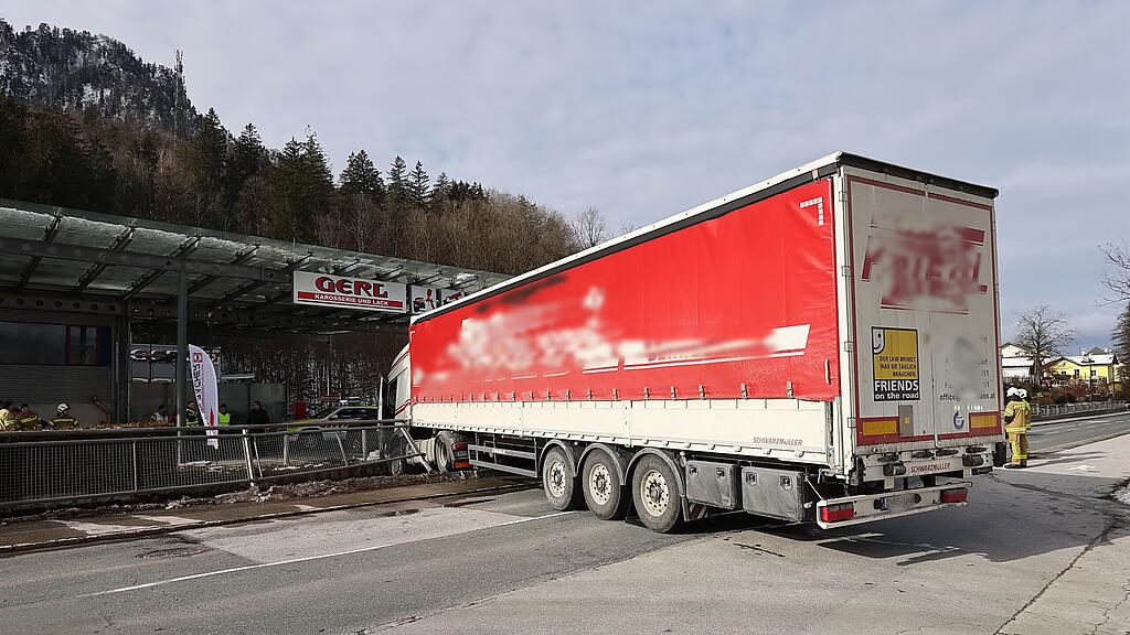 Lkw-Unfall beim Almkanal in Grödig