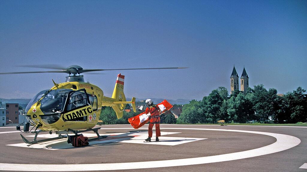 Der Verletzte wurde mit dem Rettungshubschrauber abtransportiert.