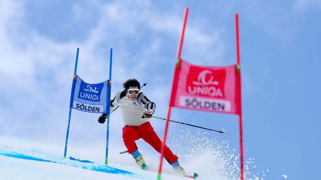 Schönfelder verabschiedet sich in Sölden im 70er-Outfit