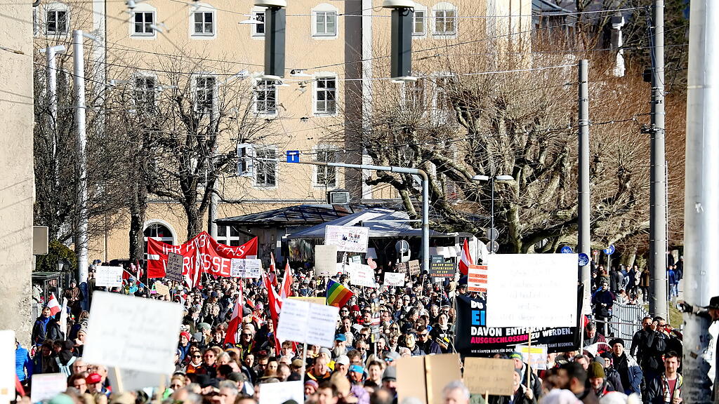 Corona-Demo in der Stadt Salzburg