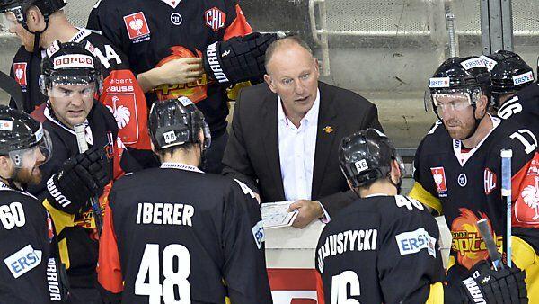 Head-Coach Jim Boni schwört seine Mannschaft ein