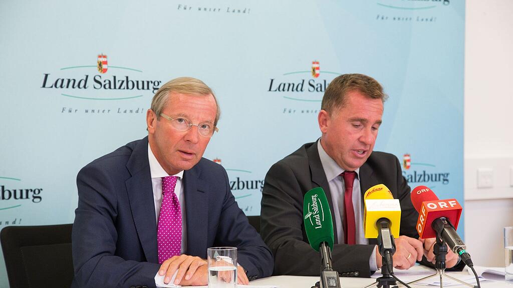 Landeshauptmann Wilfried Haslauer (ÖVP) und Landeschulratspräsident Johannes Plötzeneder bei der Pressekonferenz am Dienstag.
