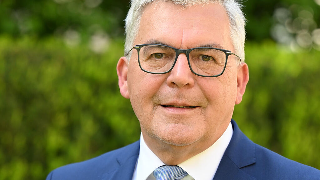Josef Schwaiger in medizinischer Behandlung
