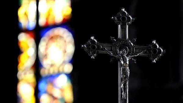 24 Affären italienischer Priester unterschrieben