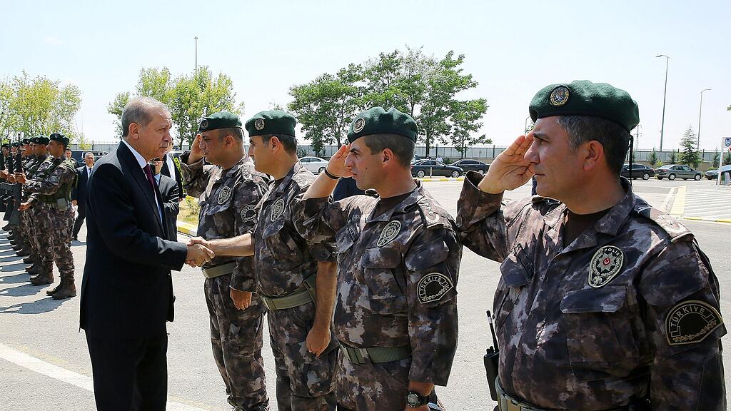 Die Militär-Akademien der Türkei werden aufgelöst.