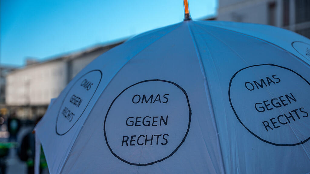 Demo "Zusammenhalten statt spalten" in der Stadt Salzburg