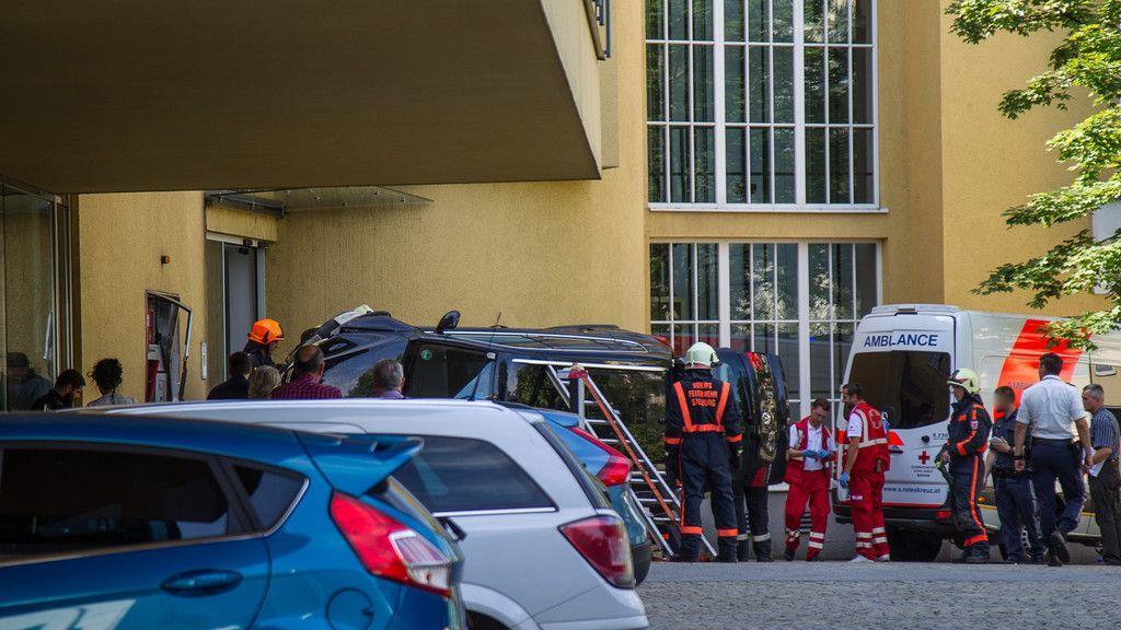 Pkw-Überschlag in Privatklinik