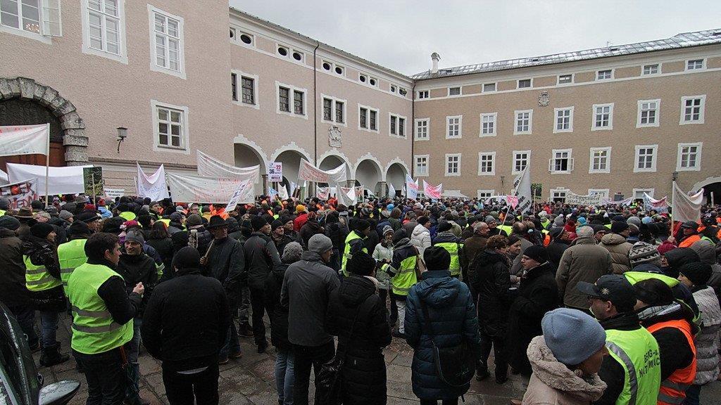 Protestmarsch zum Chiemseehof