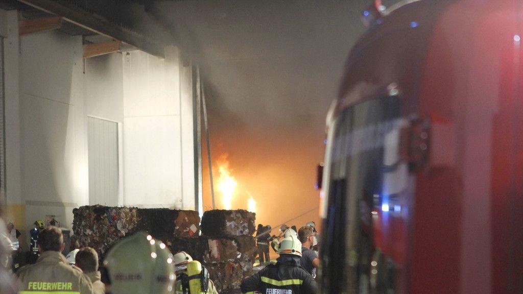 Brand in Müllentsorgungsfirma in St. Pantaleon II