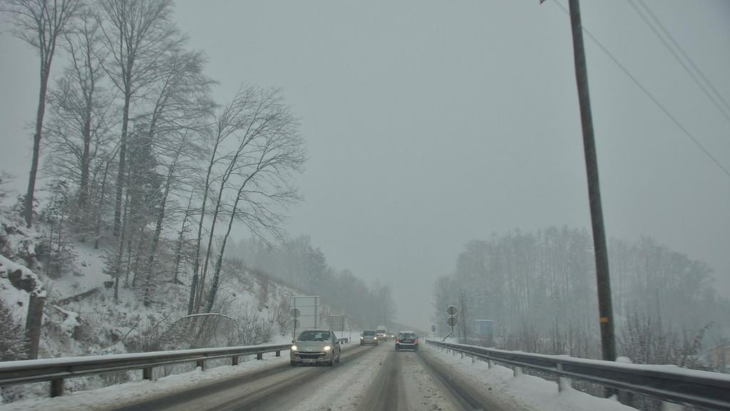 Schnee und Verkehrschaos auf den Straßen