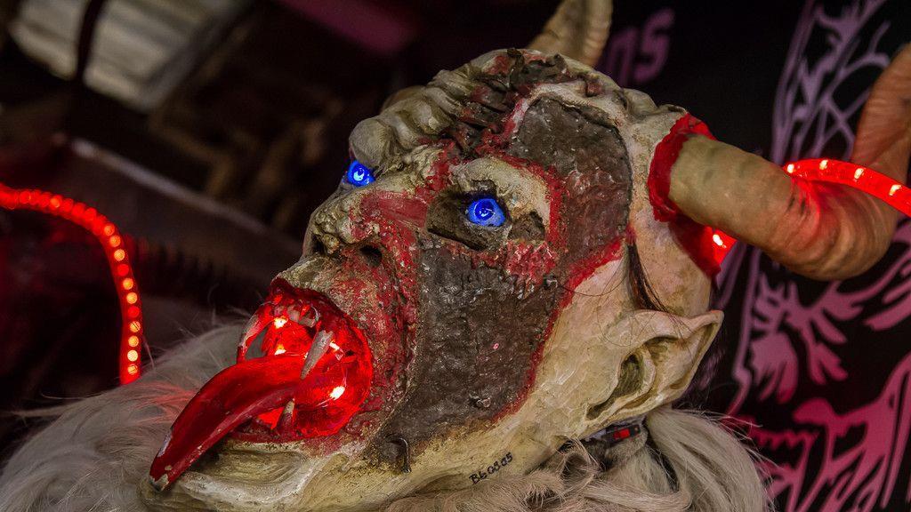 Maskenaustellung Hallein III